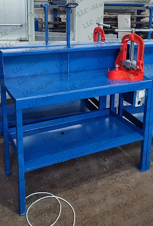 M.OV.008 Machine-tool operator’s desk